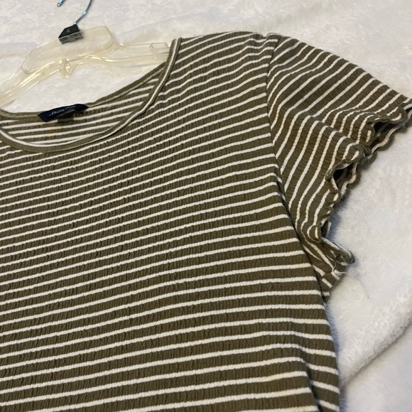 cropped top - Picture 2 of 4